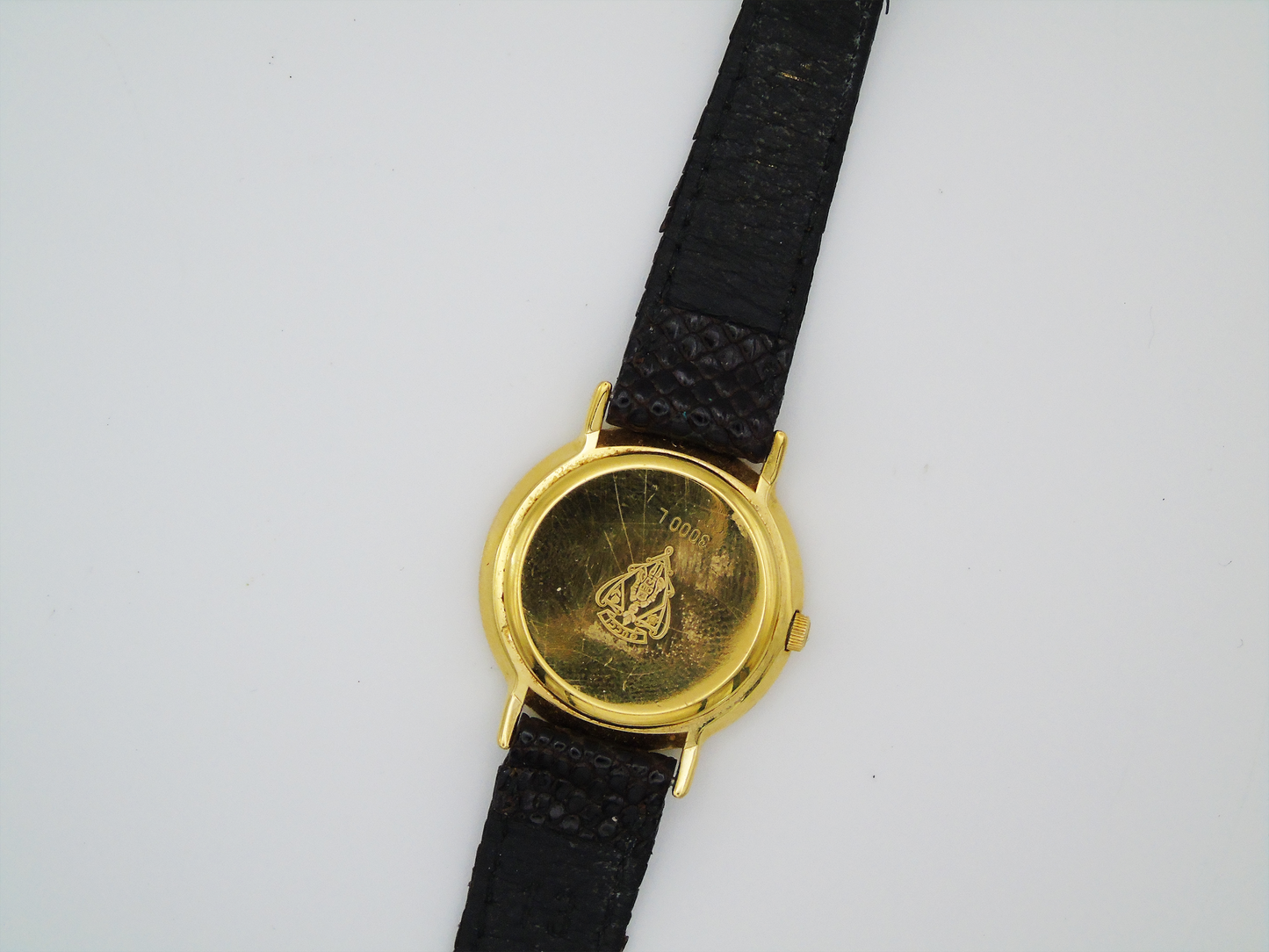 Gucci Ladies Gold Watch – Gucci 3000L Model with Box | Elegant Gold Watch in Pristine Condition - Gems Forgotten