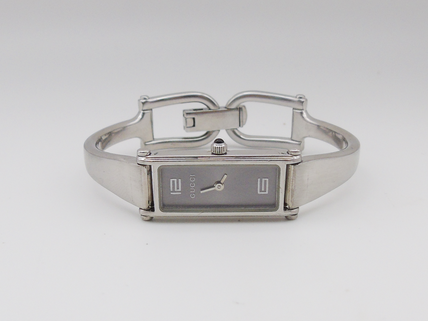 Gucci Ladies Silver Tone Watch – Stunning Gucci 1500L Model with Tank Watch Face & Silver Dial G26 - Gems Forgotten