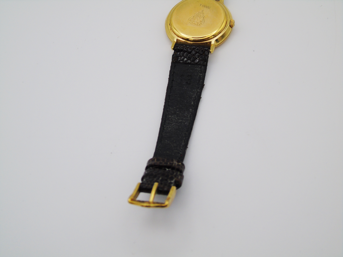 Gucci Ladies Gold Watch – Gucci 3000L Model with Box | Elegant Gold Watch in Pristine Condition - Gems Forgotten