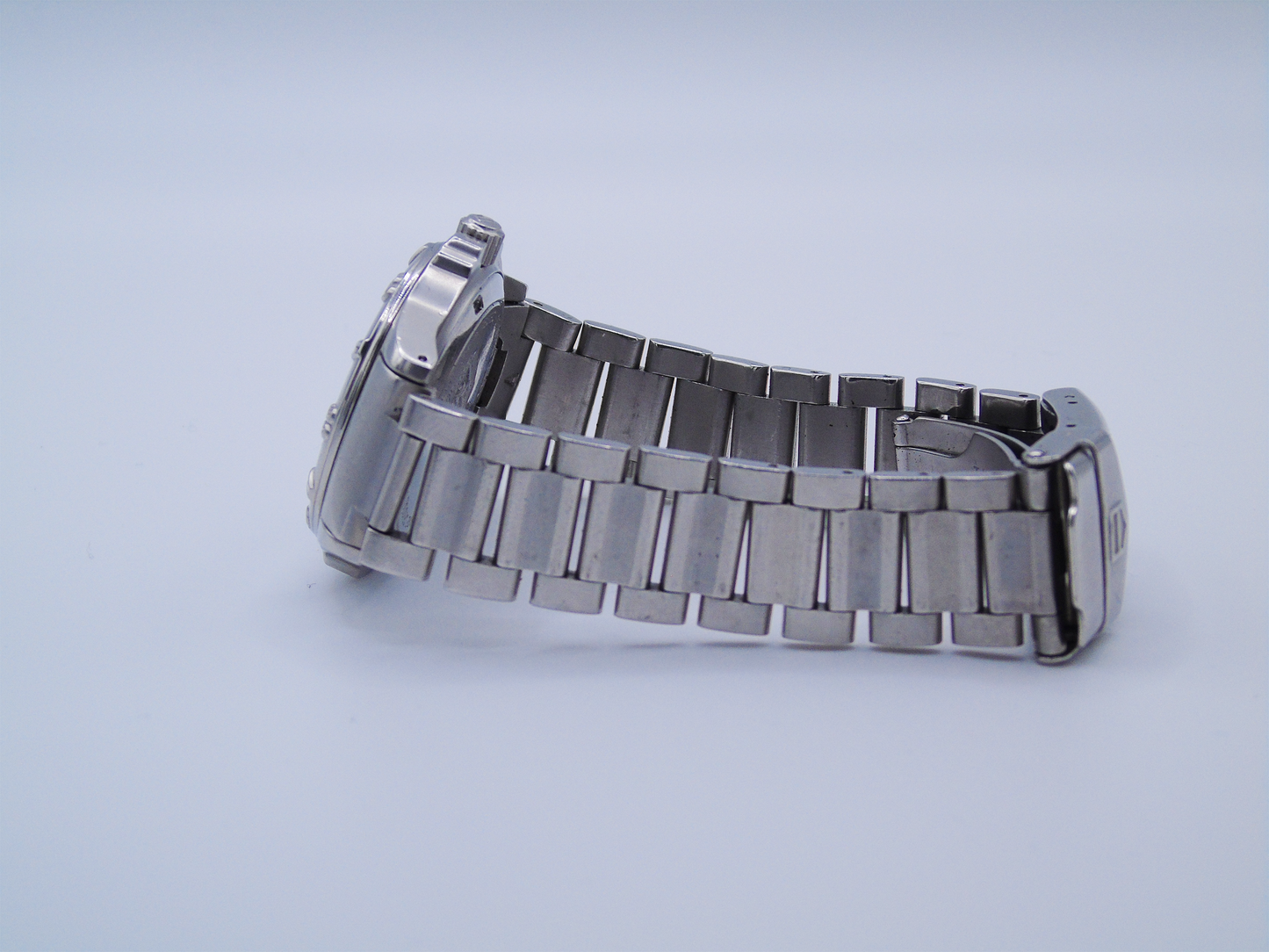 Tag Heuer Men’s Watch – Professional Quartz Wristwatch with Stainless Steel Bracelet, 45mm Case, Silver Dial - Gems Forgotten