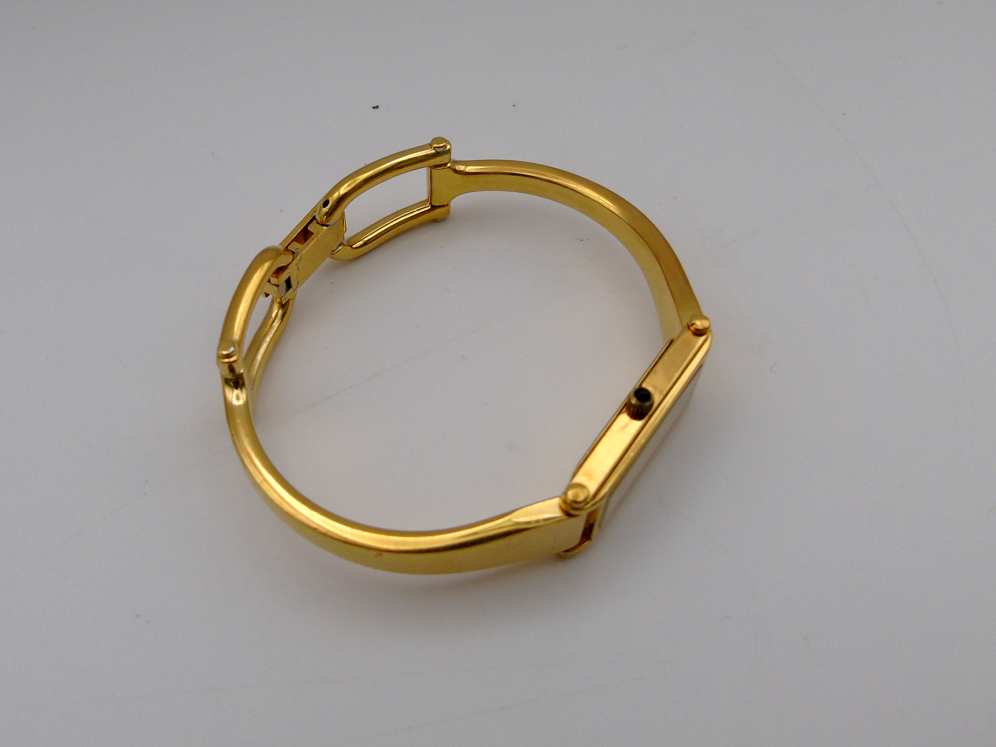 Gucci Ladies Gold Watch – Stunning Gucci 1500L Model with Tank Watch Face & Mother of Pearl Dial G27 - Gems Forgotten