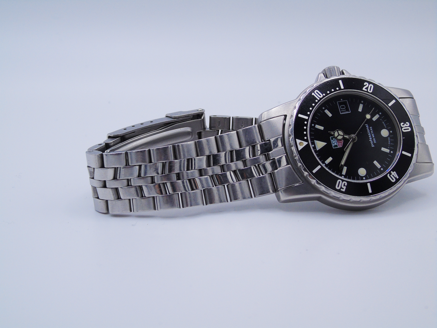 Tag Heuer Men’s Watch – Professional Quartz Wristwatch with Stainless Steel Bracelet, Black Dial - Gems Forgotten