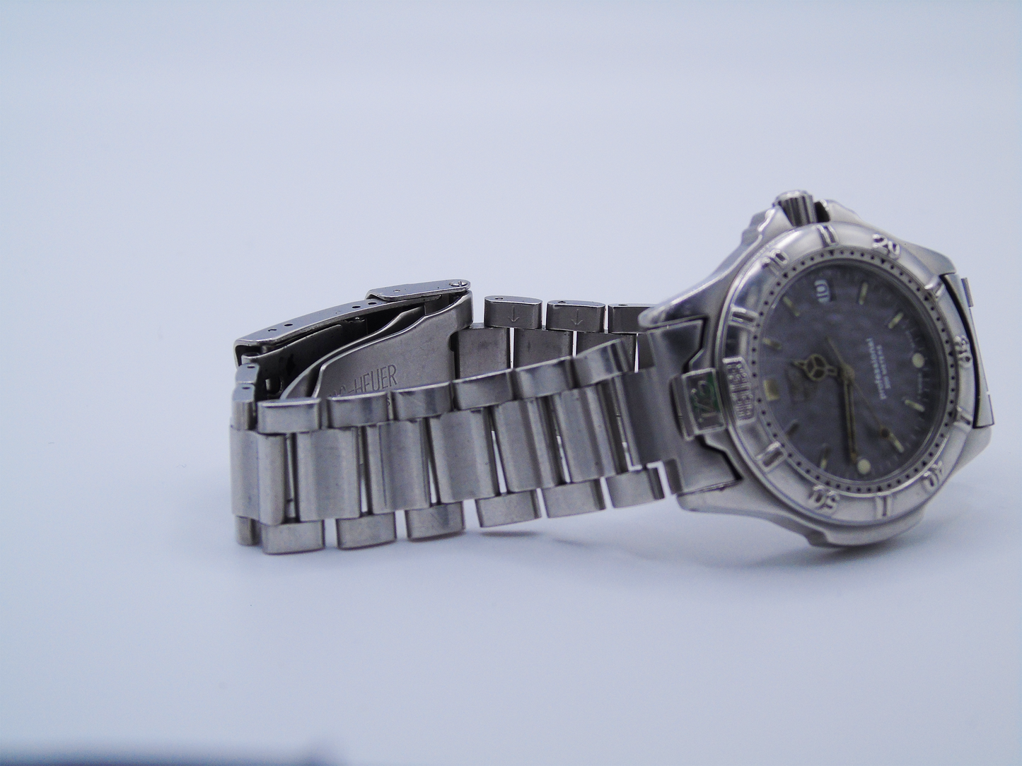 Tag Heuer Men’s Watch – Professional Quartz Wristwatch with Stainless Steel Bracelet, 45mm Case, Silver Dial - Gems Forgotten