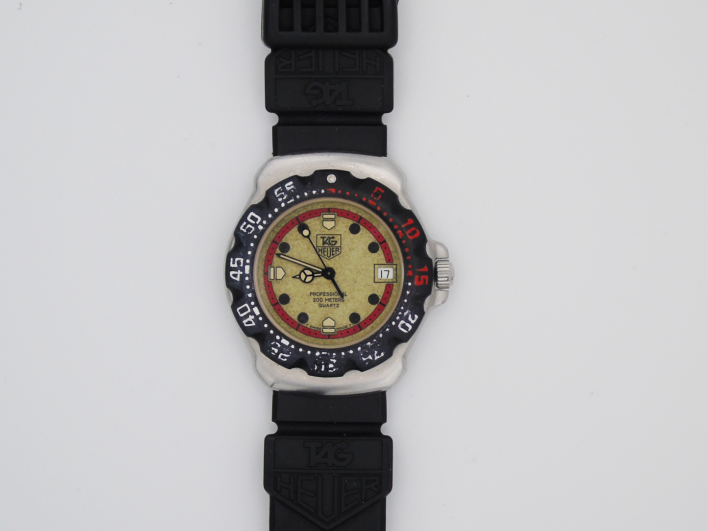 Tag Heuer Mens Formula 1 Watch – Rare Vintage F1 Design, Date Display, Working with Swiss Quartz Movement - Gems Forgotten