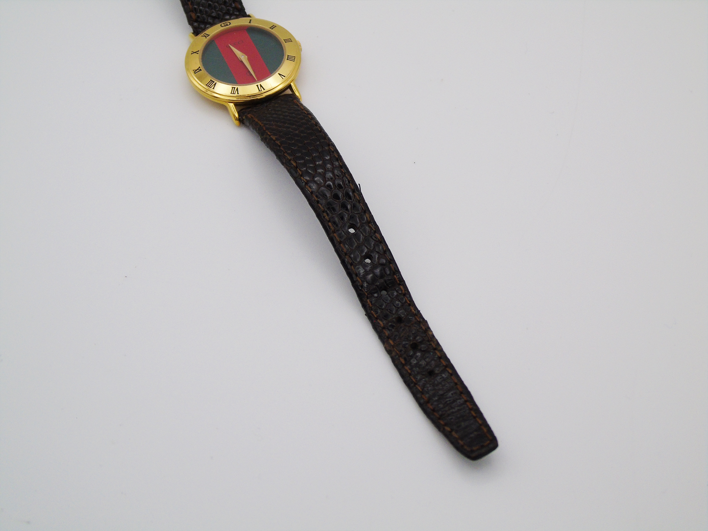 Gucci Ladies Gold Watch – Gucci 3000L Model with Box | Elegant Gold Watch in Pristine Condition - Gems Forgotten