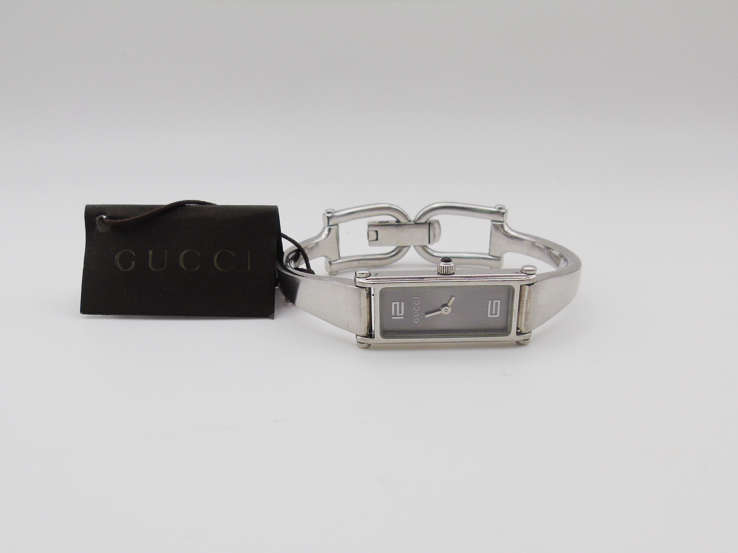 Gucci Ladies Silver Tone Watch – Stunning Gucci 1500L Model with Tank Watch Face & Silver Dial G26 - Gems Forgotten