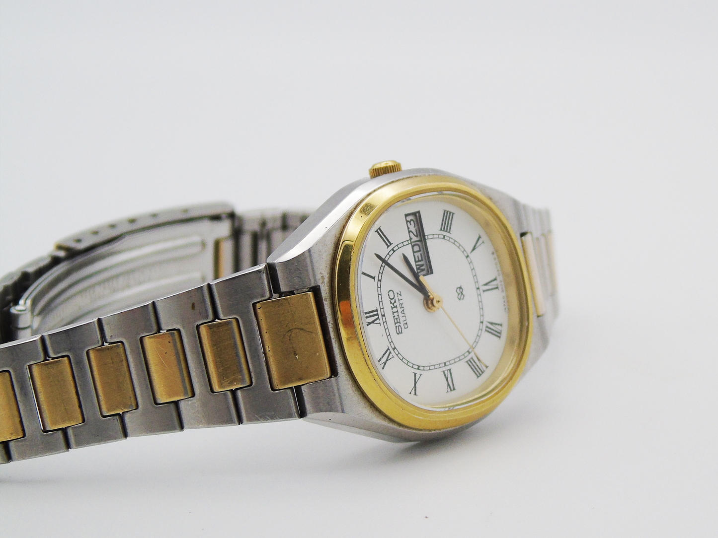 Seiko Ladies Watch Two tone Gold and Silver Tone Quartz Japanese Wristwatch Day Date Function - Gems Forgotten