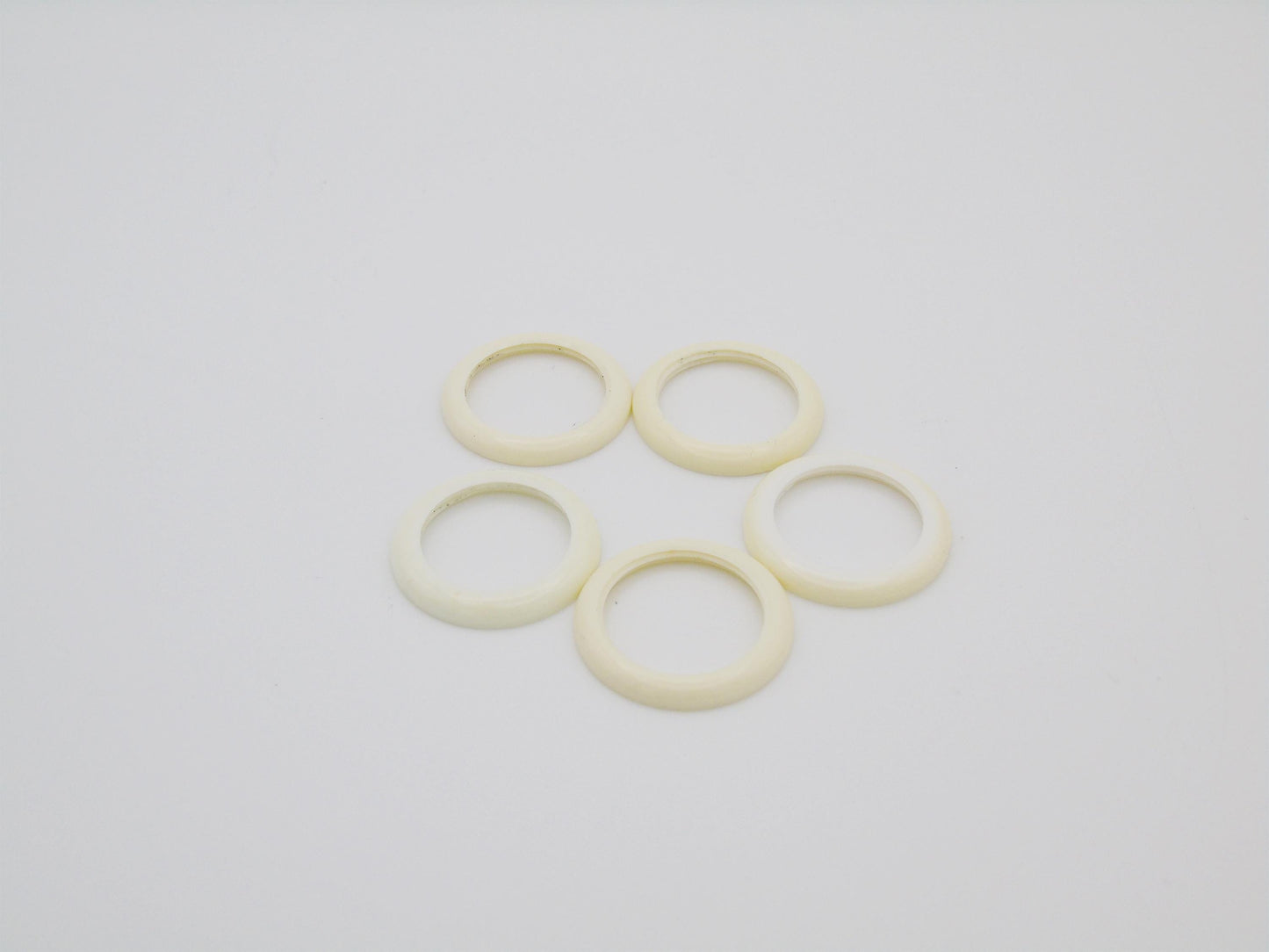 Genuine White Plastic Bezel – Rare Find for Gucci Change Bezel Watches ( Fits Gucci 1100 and Gucci 11/12 models) - Gems Forgotten
