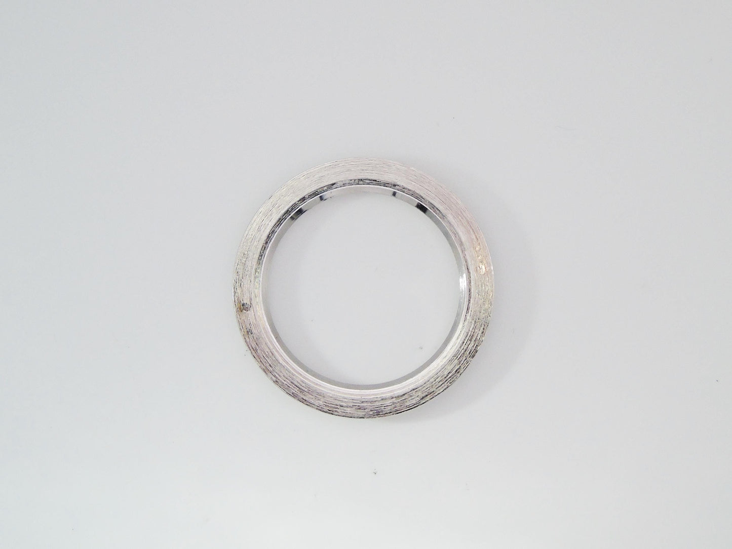 Genuine Gucci Silver Tone Bezel – Rare Find for Gucci Change Bezel Watches ( Fits Gucci 1100 and Gucci 11/12 models) Stainless Steel Bezel - Gems Forgotten