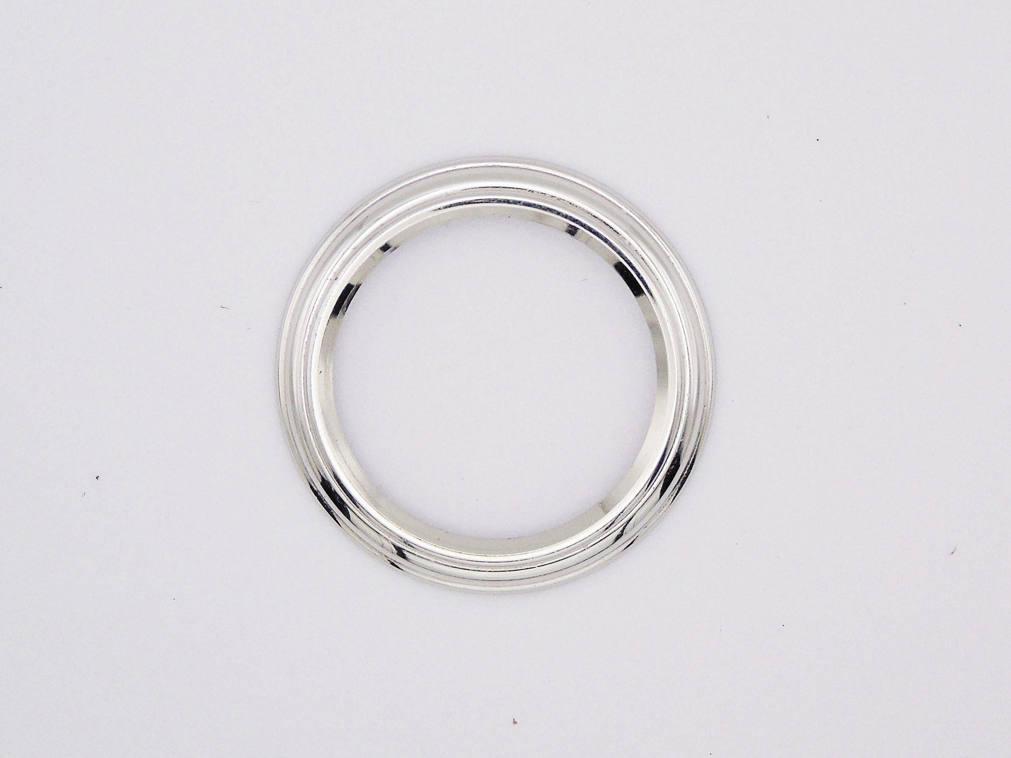 Genuine Gucci Silver Tone Bezel – Rare Find for Gucci Change Bezel Watches ( Fits Gucci 1100 and Gucci 11/12 models) Stainless Steel Bezel - Gems Forgotten