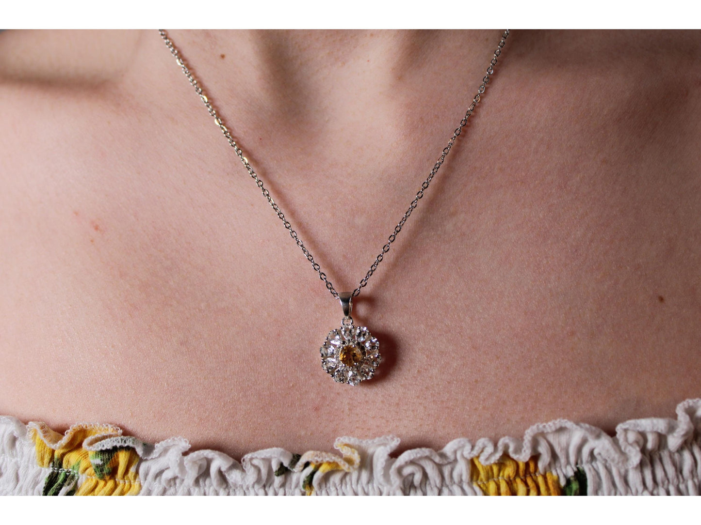 Vintage Sterling Silver Sparkly Daisy Pendant Necklace Hallmarked Jewellery - Gems Forgotten