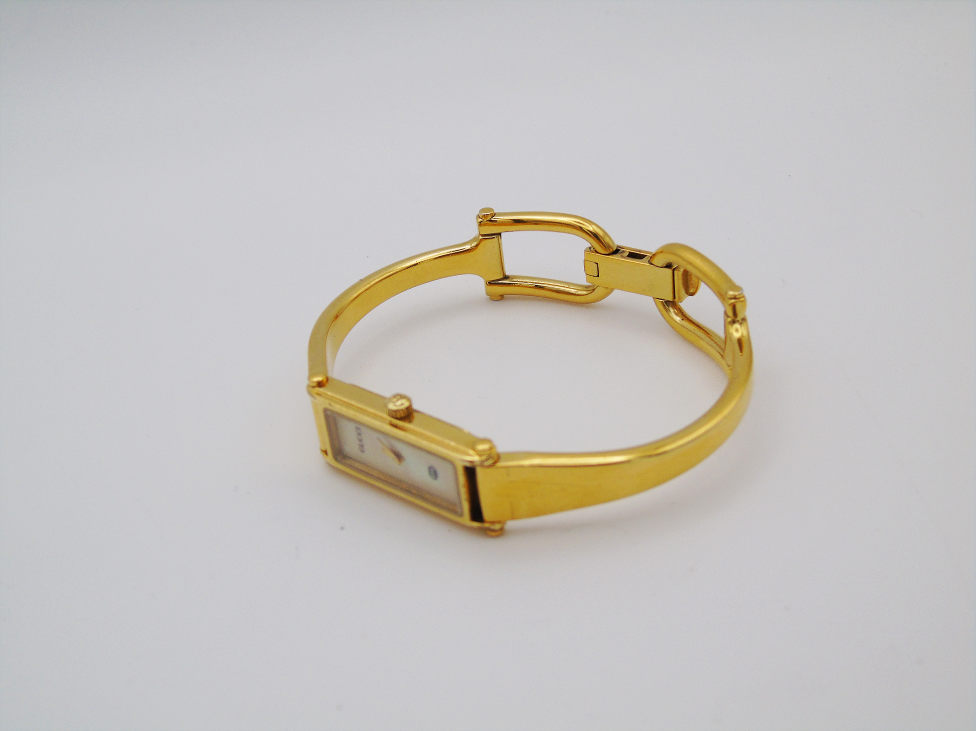 Gucci Ladies Gold Watch – Stunning Gucci 1500L Model with Tank Watch Face & Mother of Pearl Dial G07 - Gems Forgotten 