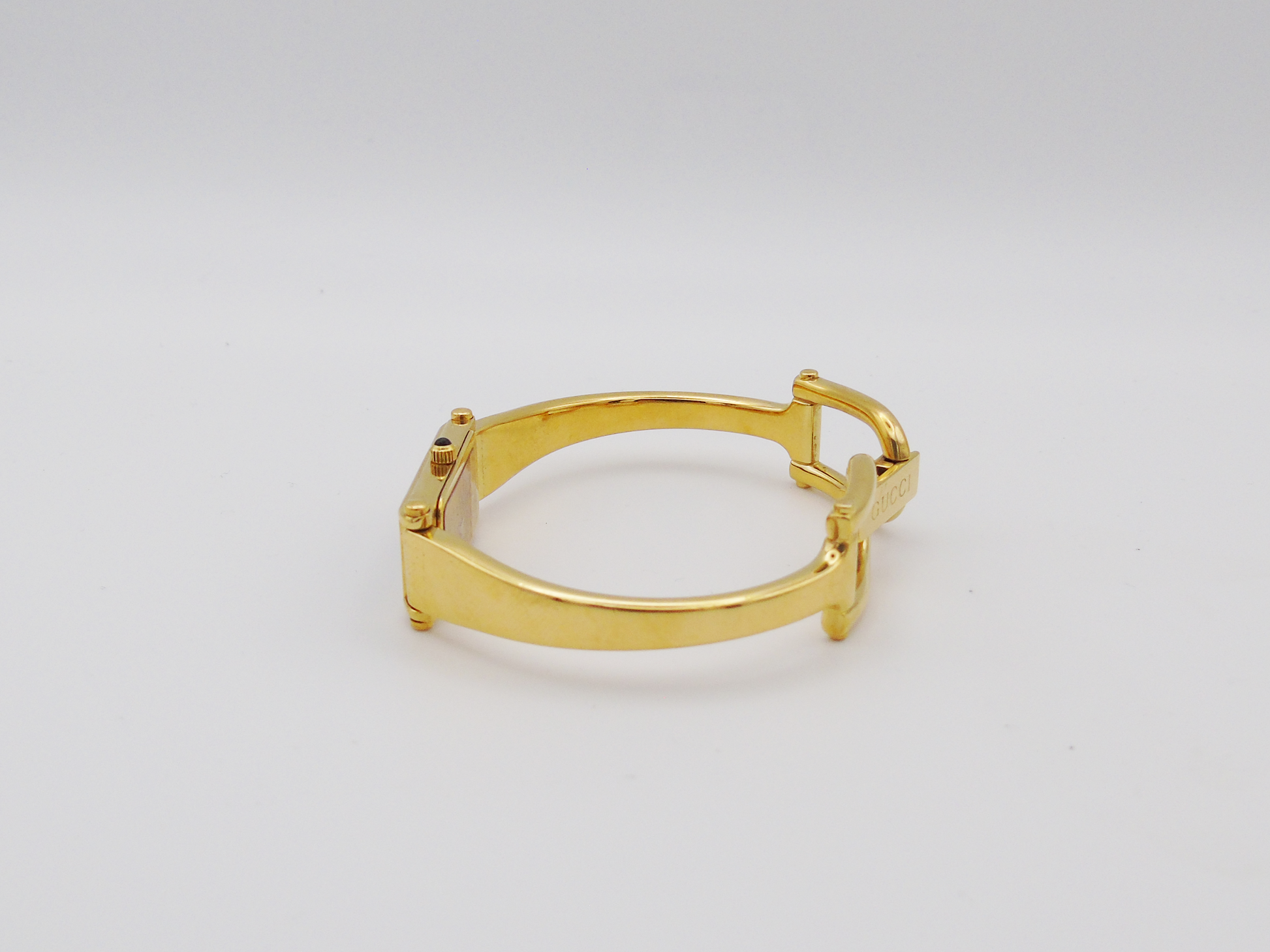 Gucci 1500L Gold Watch – Vintage Gucci Ladies Gold Watch, Elegant Gold Tank Watch Black Dial G01 (Copy) - Gems Forgotten 