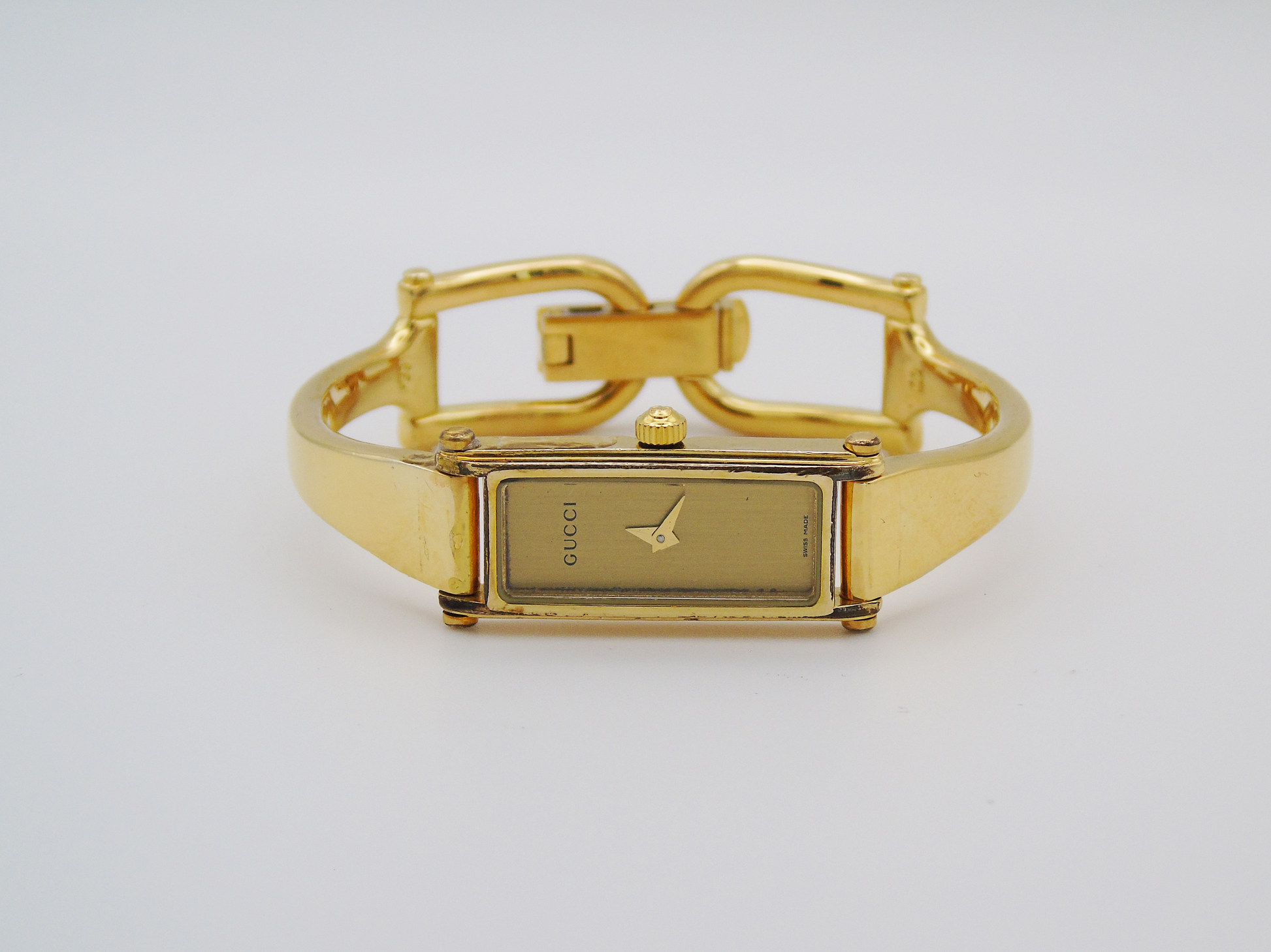 Gucci Ladies Gold Watch – Stunning Gucci 1500L Model with Tank Watch Face & Mother of Pearl Dial G09 - Gems Forgotten 