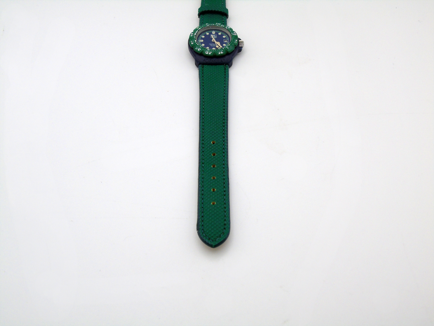 Tag Heuer Professional Watch – Blue Dial, Green Rotating Bezel, Swiss Quartz, 30mm Vintage Timepiece - Gems Forgotten 