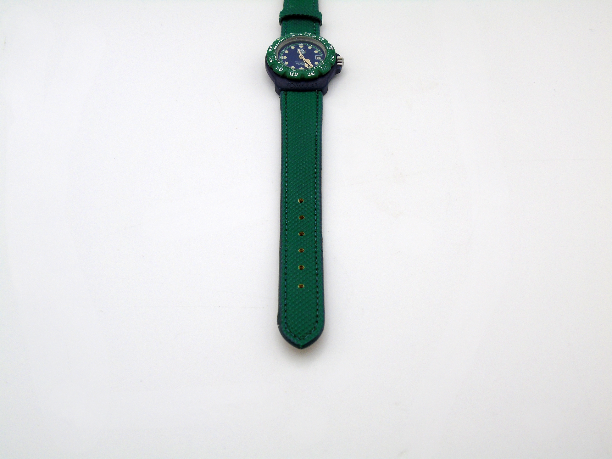 Tag Heuer Professional Watch – Blue Dial, Green Rotating Bezel, Swiss Quartz, 30mm Vintage Timepiece - Gems Forgotten 