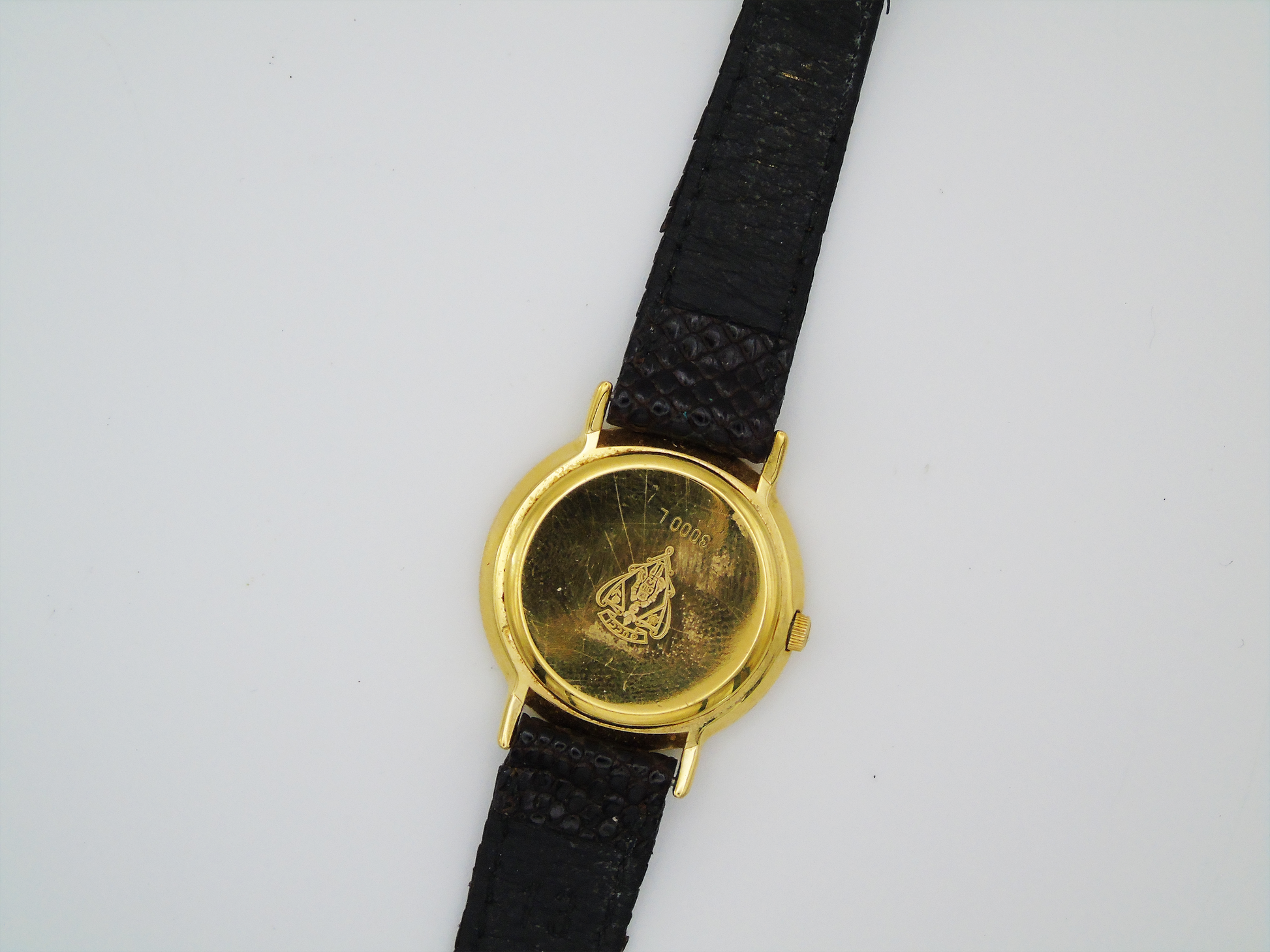Gucci Ladies Gold Watch – Gucci 3000L Model with Box | Elegant Gold Watch in Pristine Condition - Gems Forgotten 