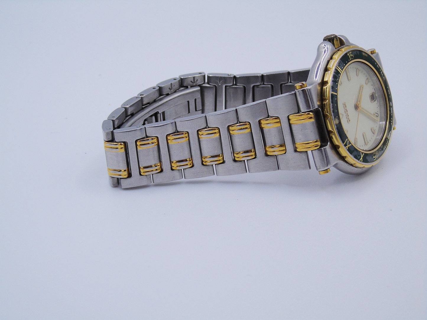 Vintage Gucci Mens Watch Green Bezel Lumi Hour Markers Date Function Gold and Silver Tone Two Tone Quartz 9700 M - Gems Forgotten 