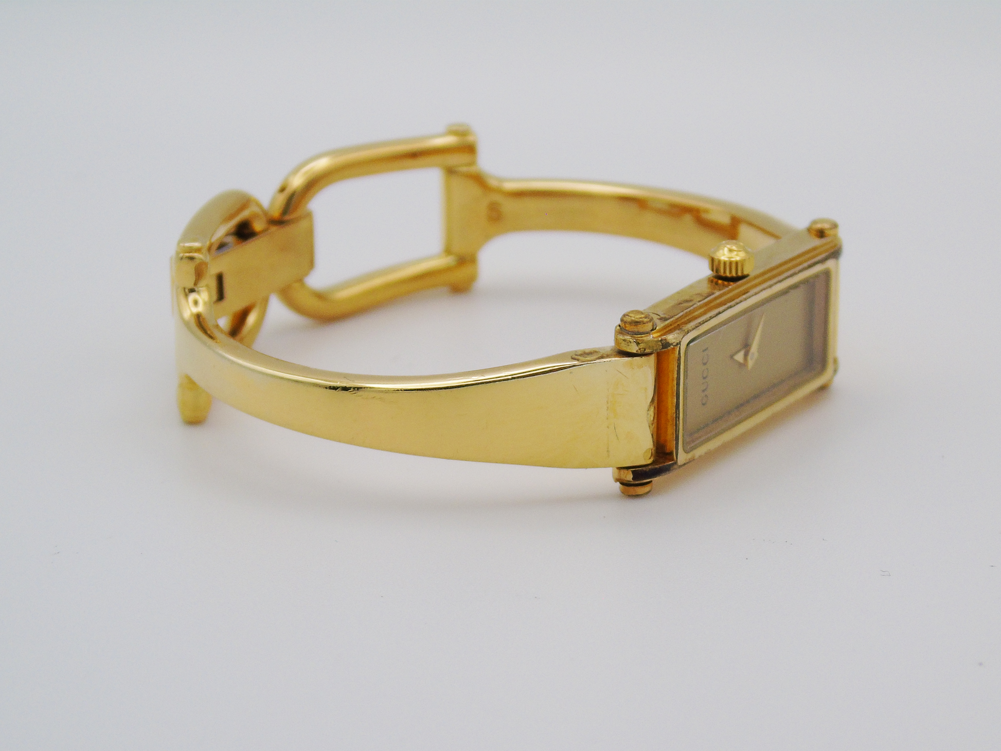 Gucci Ladies Gold Watch – Stunning Gucci 1500L Model with Tank Watch Face & Mother of Pearl Dial G09 - Gems Forgotten 
