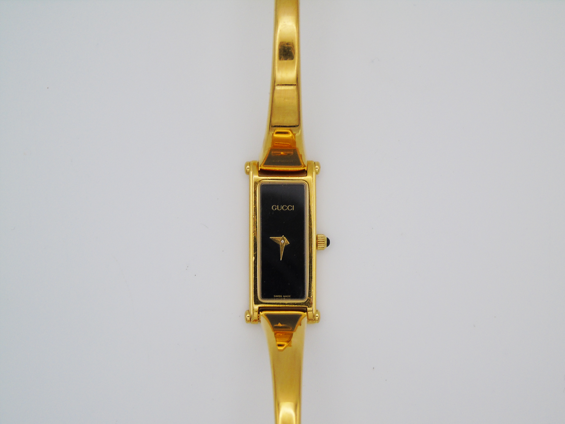 Gucci 1500L Gold Watch – Vintage Gucci Watch, Elegant Gold Tank Watch with Box - Gems Forgotten 