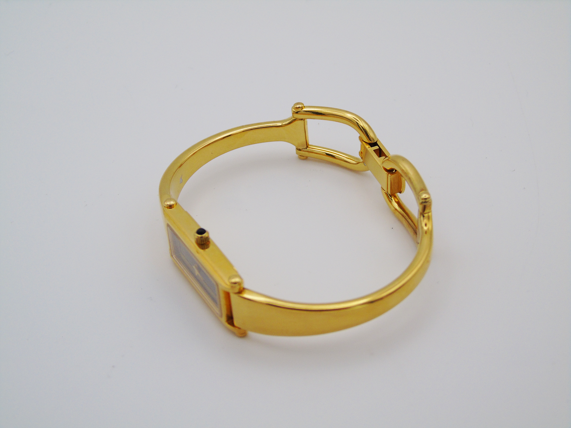 Gucci 1500L Gold Watch – Vintage Gucci Watch, Elegant Gold Tank Watch with Box - Gems Forgotten 