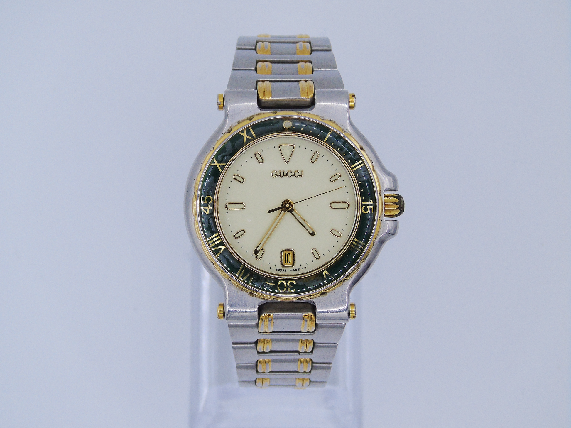 Vintage Gucci Mens Watch Green Bezel Lumi Hour Markers Date Function Gold and Silver Tone Two Tone Quartz 9700 M - Gems Forgotten 