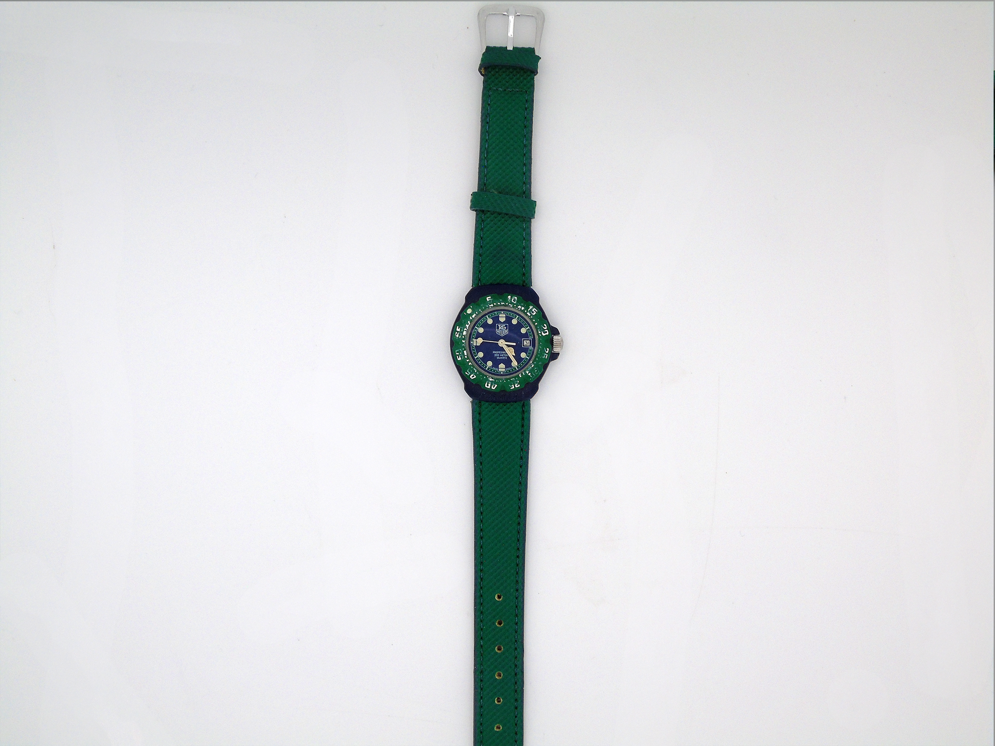 Tag Heuer Professional Watch – Blue Dial, Green Rotating Bezel, Swiss Quartz, 30mm Vintage Timepiece - Gems Forgotten 