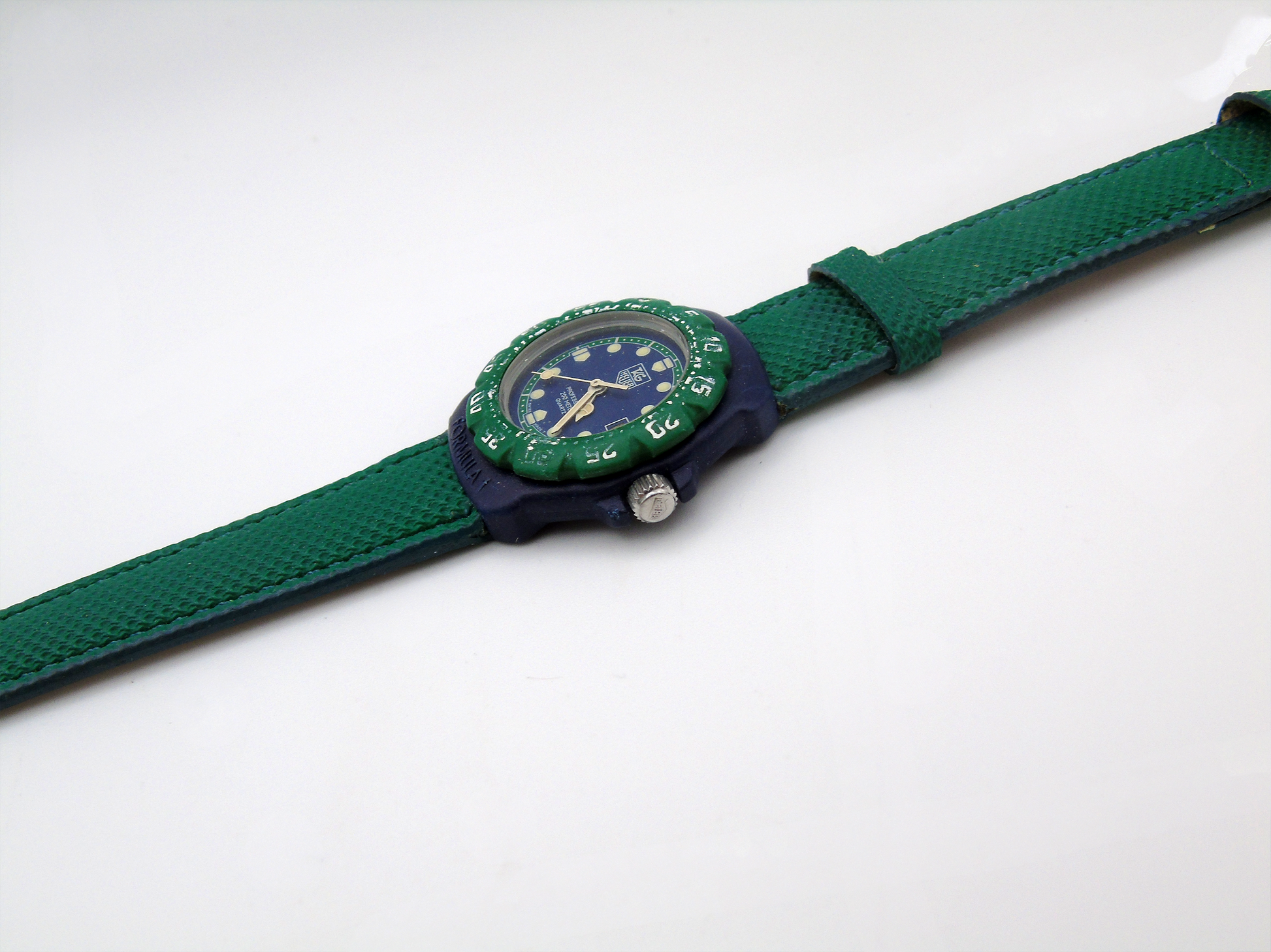 Tag Heuer Professional Watch – Blue Dial, Green Rotating Bezel, Swiss Quartz, 30mm Vintage Timepiece - Gems Forgotten 