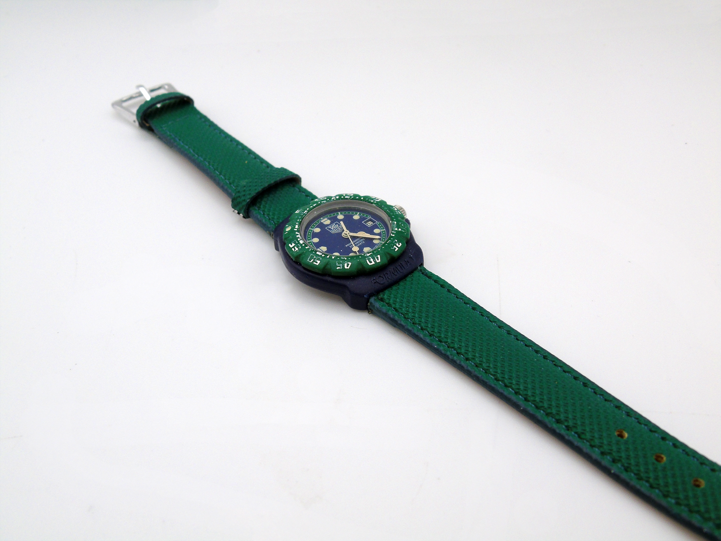 Tag Heuer Professional Watch – Blue Dial, Green Rotating Bezel, Swiss Quartz, 30mm Vintage Timepiece - Gems Forgotten 