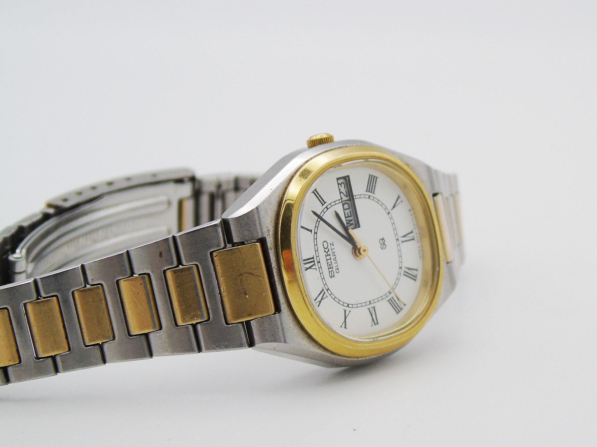 Seiko Ladies Watch Two tone Gold and Silver Tone Quartz Japanese Wristwatch Day Date Function - Gems Forgotten 