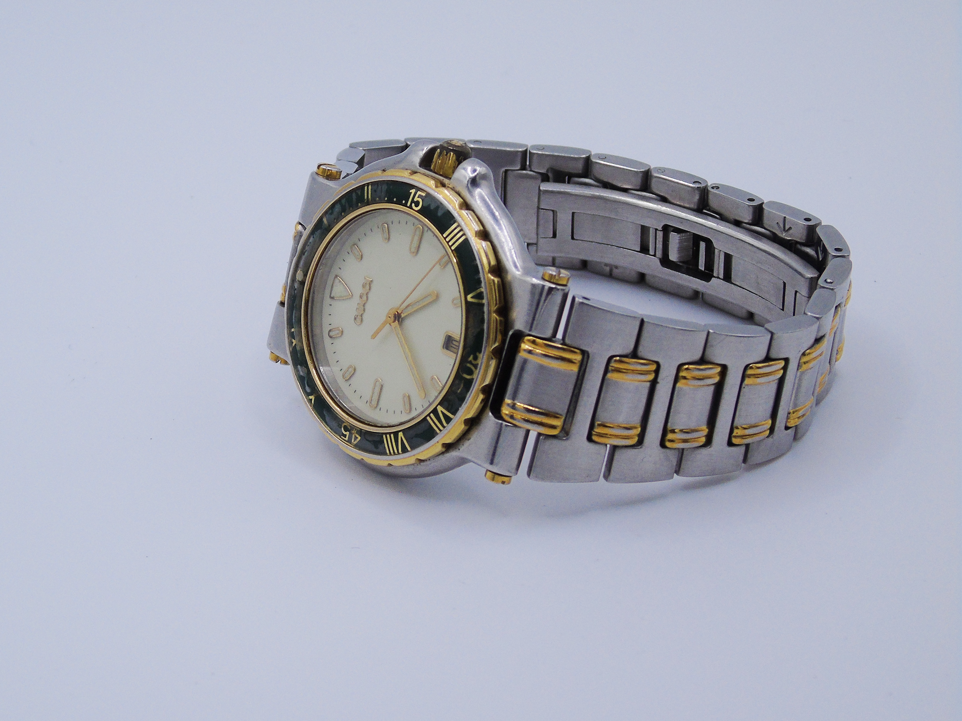 Vintage Gucci Mens Watch Green Bezel Lumi Hour Markers Date Function Gold and Silver Tone Two Tone Quartz 9700 M - Gems Forgotten 