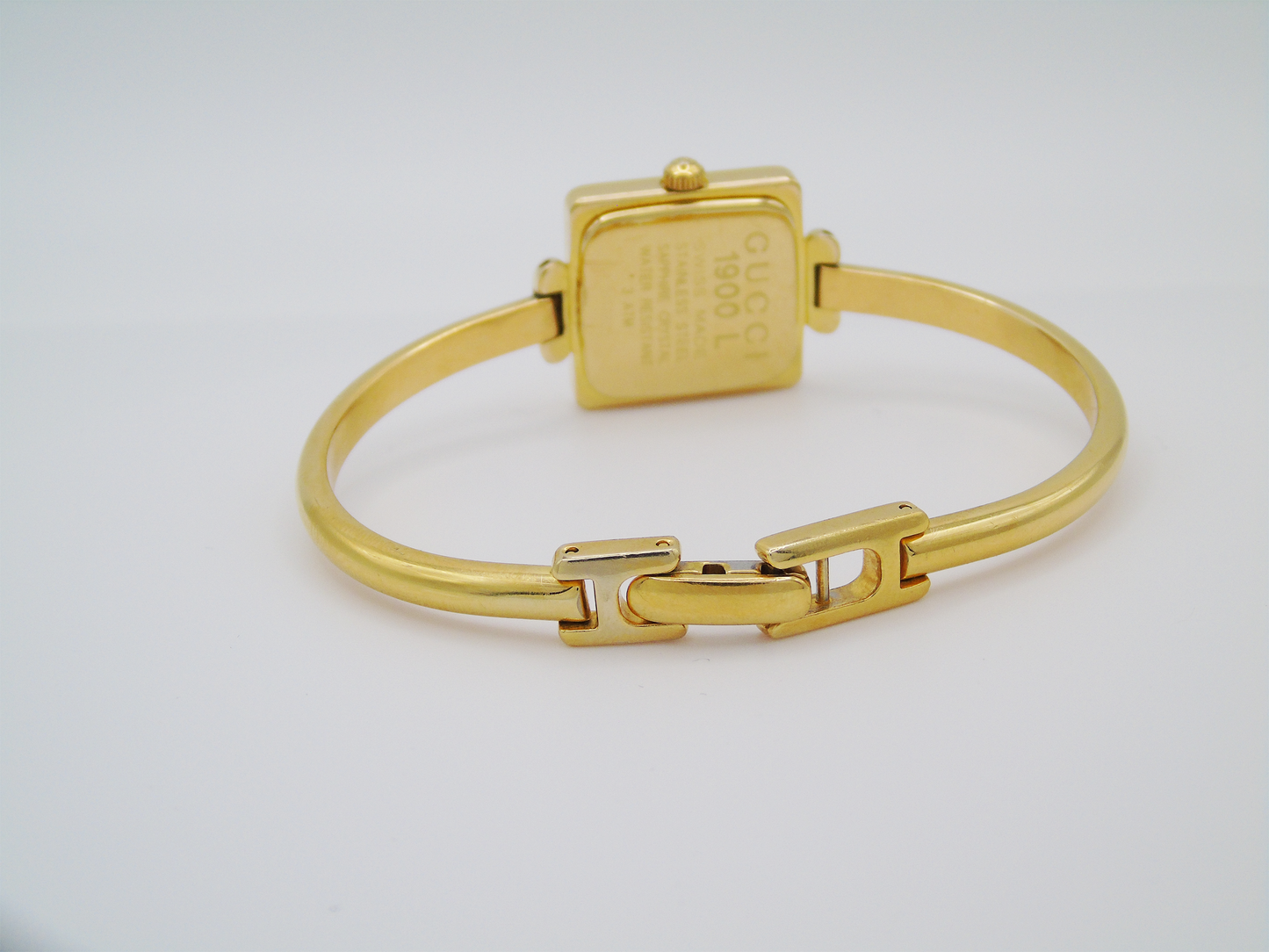 Elegant Gucci Ladies Gold Watch – Gucci 1900L Model with Square Watch Face - Gems Forgotten 
