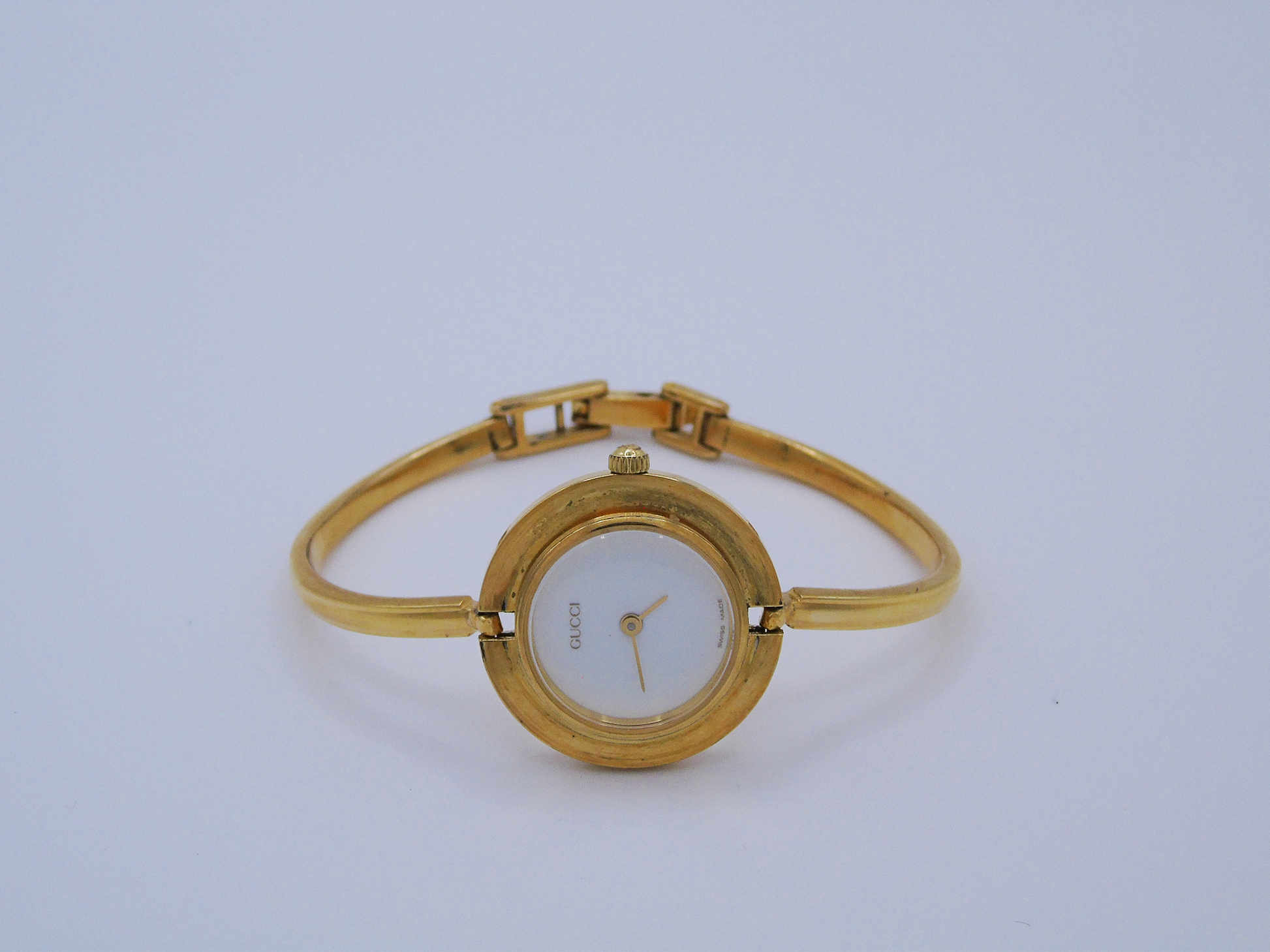 Vintage Gucci Change Bezel Watch – Gold-Plated with 12 Interchangeable Bezels & Box - Gems Forgotten 