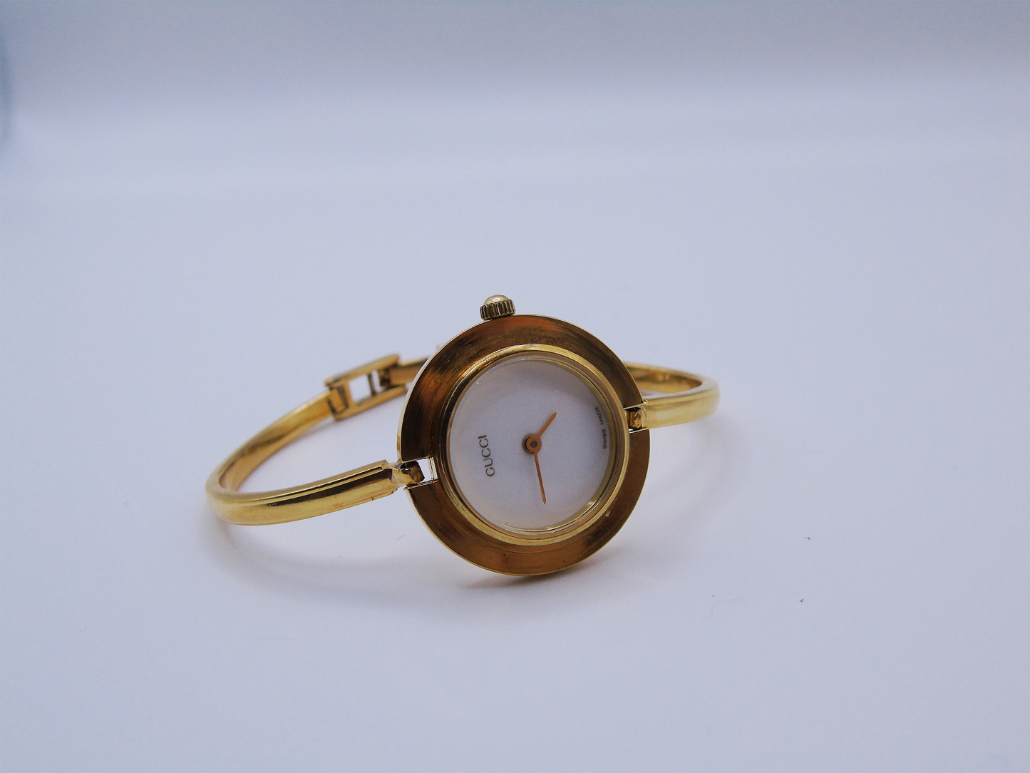 Vintage Gucci Change Bezel Watch – Gold-Plated with 12 Interchangeable Bezels & Box - Gems Forgotten 