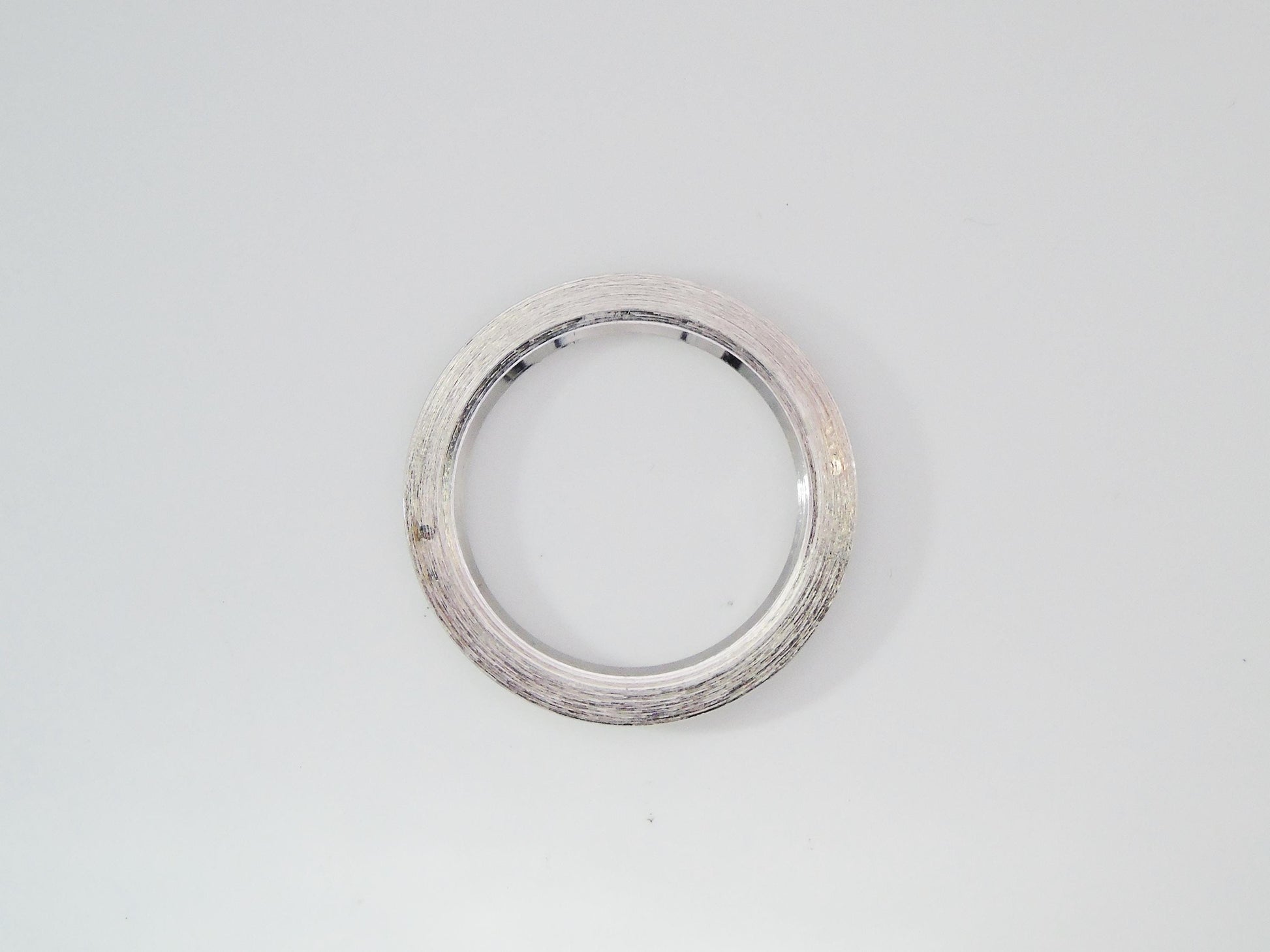 Genuine Gucci Silver Tone Bezel – Rare Find for Gucci Change Bezel Watches ( Fits Gucci 1100 and Gucci 11/12 models) Stainless Steel Bezel - Gems Forgotten 