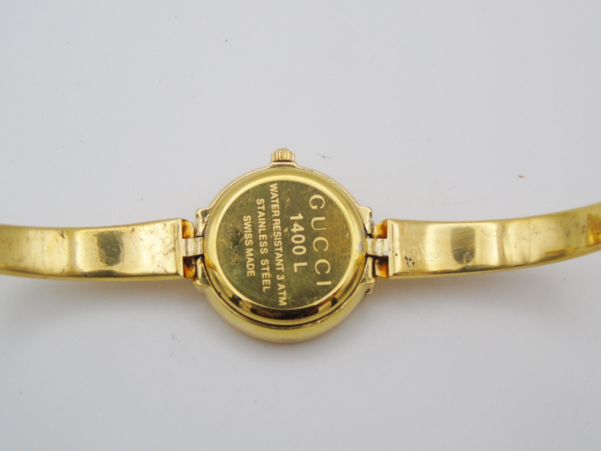 Vintage Gucci 1400L Gold Watch with Box and Papers Elegant Small Wristwatch Quartz - Gems Forgotten 