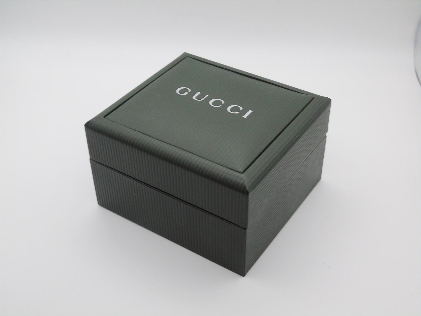 Vintage Gucci 1400L Gold Watch with Box and Papers Elegant Small Wristwatch Quartz - Gems Forgotten 