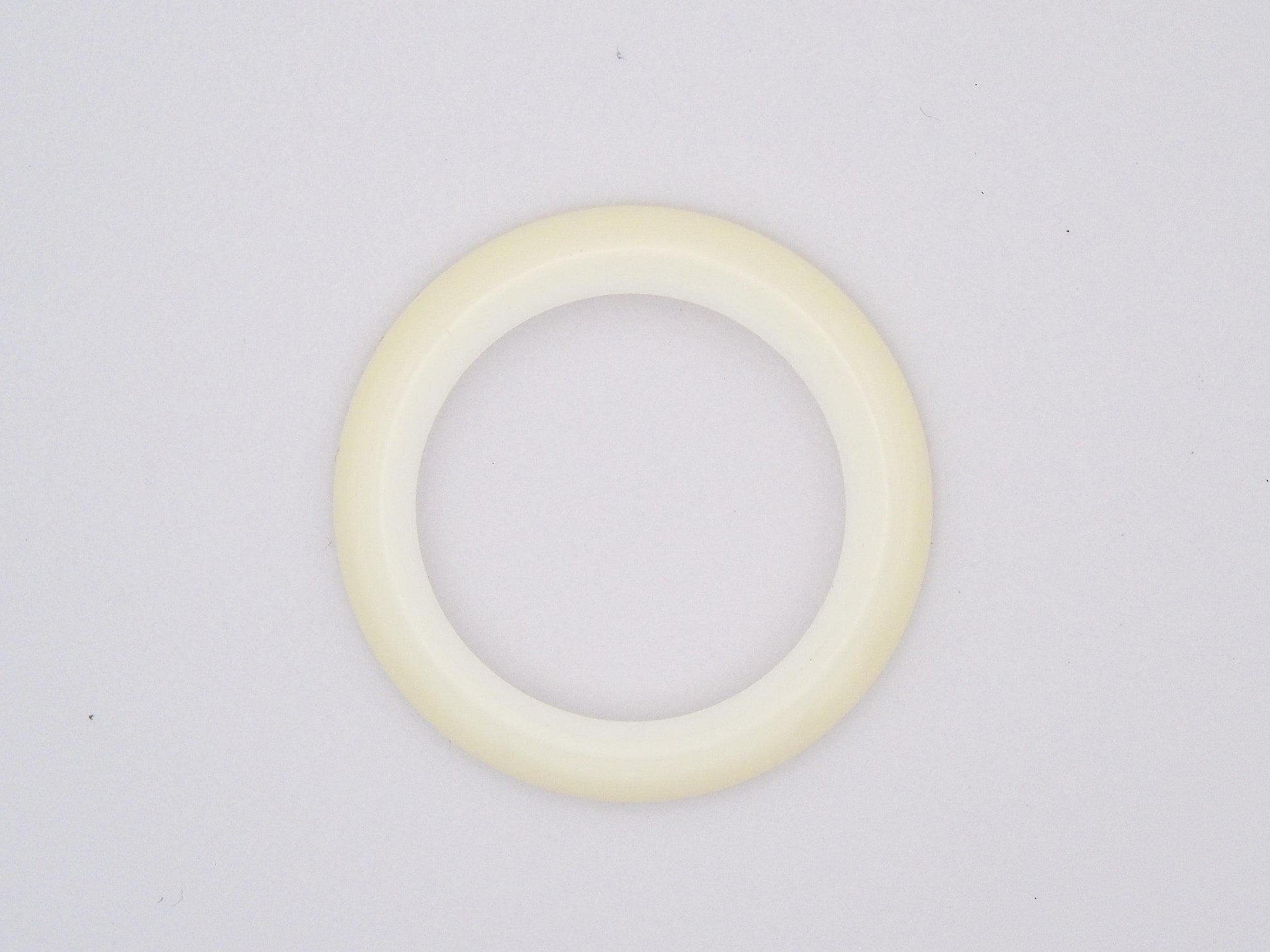 Genuine White Plastic Bezel – Rare Find for Gucci Change Bezel Watches ( Fits Gucci 1100 and Gucci 11/12 models) - Gems Forgotten 