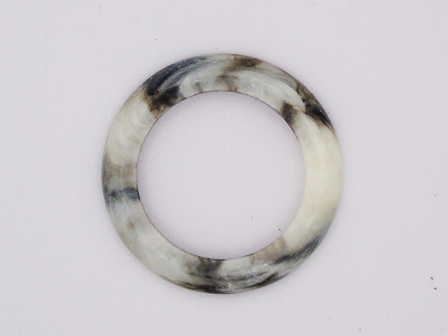 Gucci Marble White and Grey Bezel