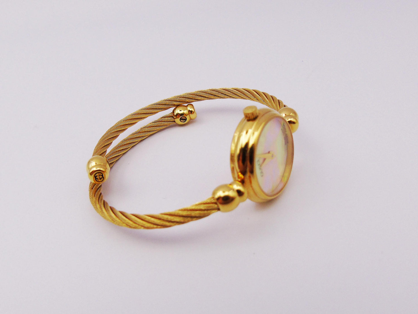 Gucci 2700 Watch Rope Bracelet Mother of Pearl Dial in Box Elegant Gold Jewellery G71