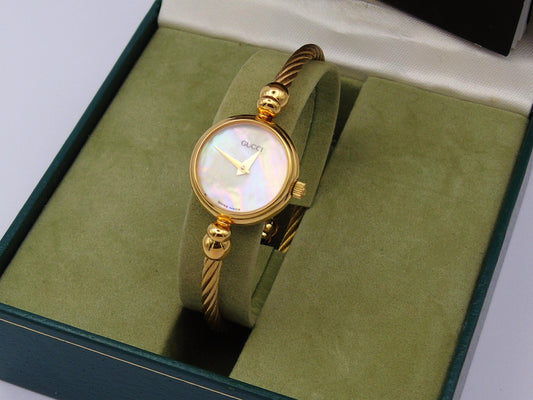 Gucci 2700 Watch Rope Bracelet Mother of Pearl Dial in Box Elegant Gold Jewellery G71