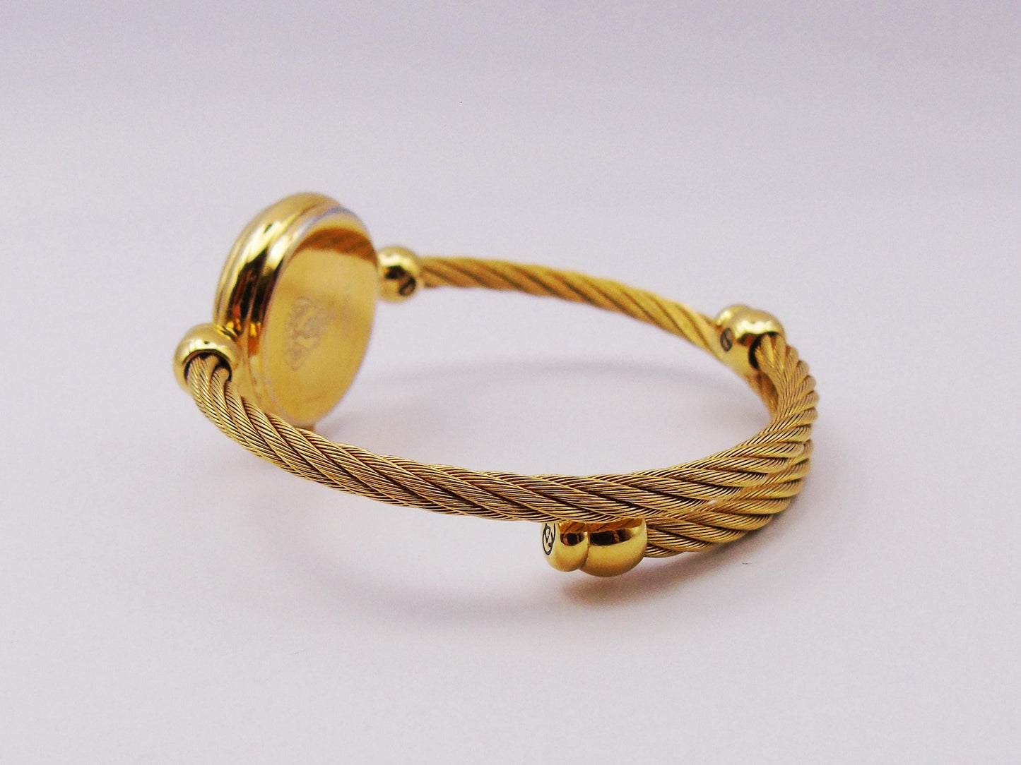 Gucci 2700 Watch Rope Bracelet Mother of Pearl Dial in Box Elegant Gold Jewellery G71