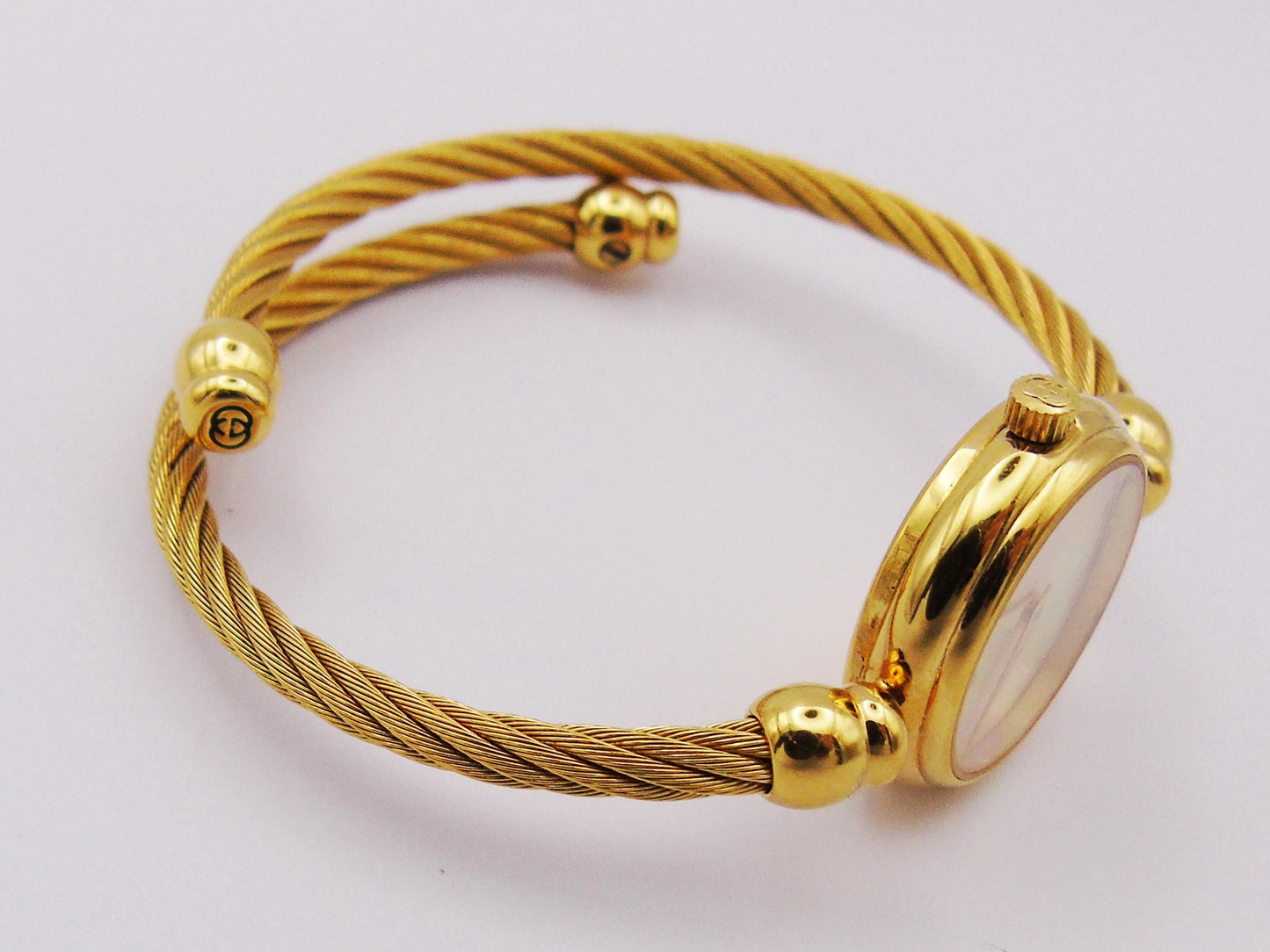 Gucci 2700 Watch Rope Bracelet Mother of Pearl Dial in Box Elegant Gold Jewellery G71