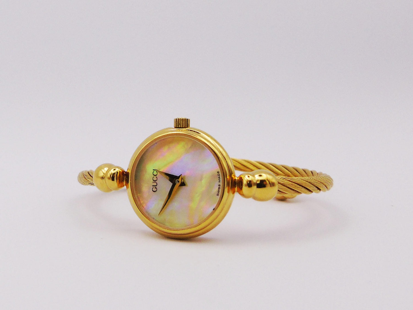 Gucci 2700 Watch Rope Bracelet Mother of Pearl Dial in Box Elegant Gold Jewellery G71