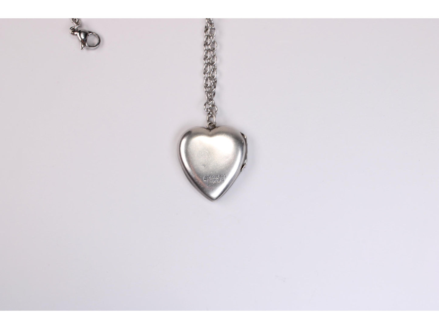 Vintage Etched Sterling Silver Heart Locket Necklace - Gems Forgotten 