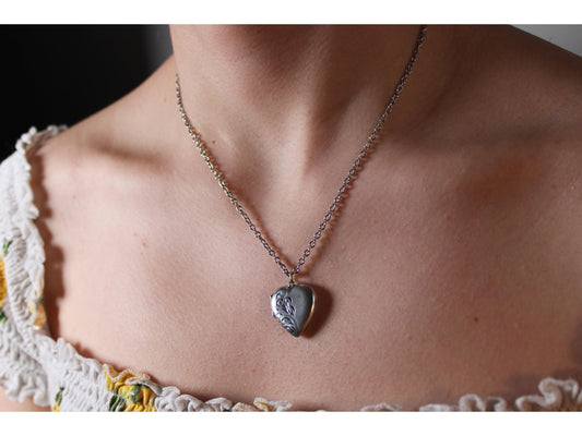 Vintage Etched Sterling Silver Heart Locket Necklace - Gems Forgotten 