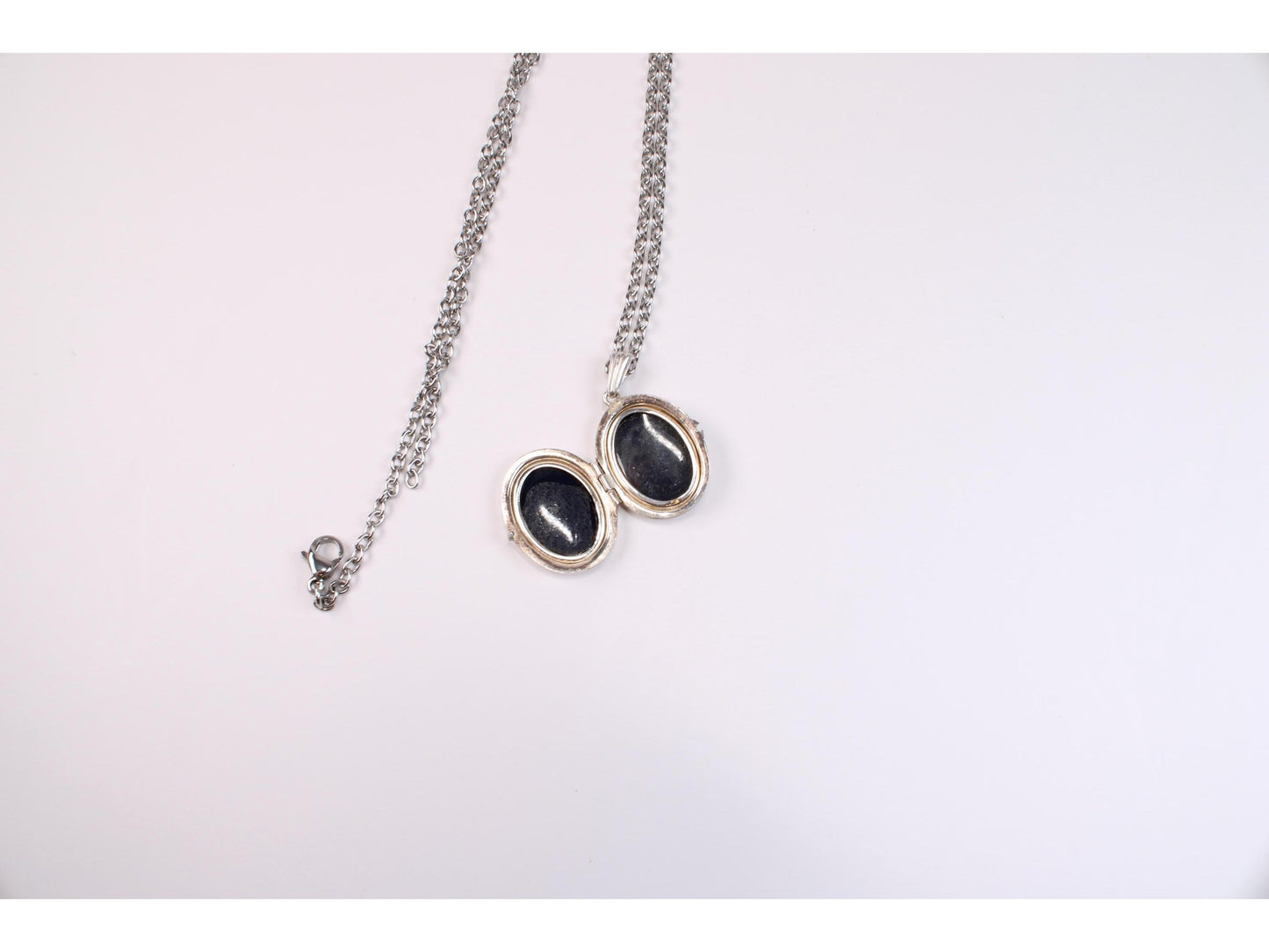 Vintage Etched Sterling Silver Oval Locket Necklace - Gems Forgotten 