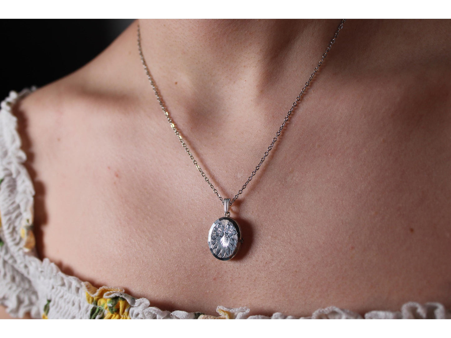 Vintage Etched Sterling Silver Oval Locket Necklace - Gems Forgotten 