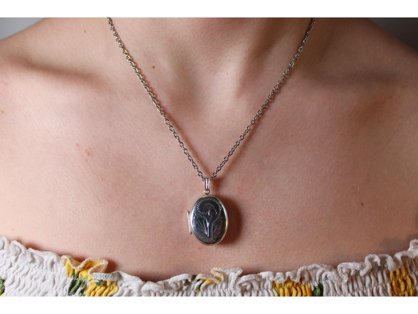 Vintage Etched Sterling Silver Oval Locket Necklace - Gems Forgotten 