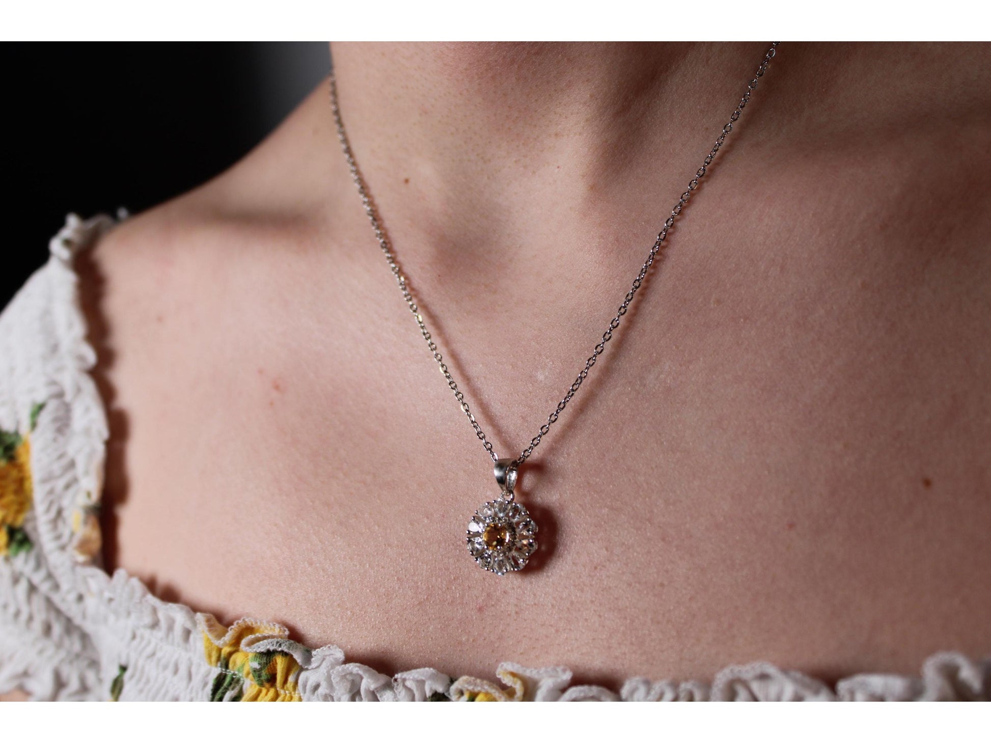 Vintage Sterling Silver Sparkly Daisy Pendant Necklace Hallmarked Jewellery - Gems Forgotten 